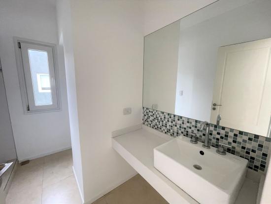 Linda Casa en Venta dentro de Puertos del Lago - Acacias