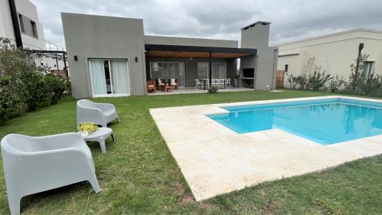 Venta Casa en Pilar del Este - Santa Emilia