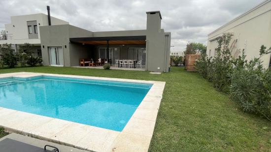 Venta Casa en Pilar del Este - Santa Emilia