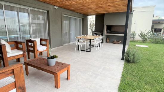 Venta Casa en Pilar del Este - Santa Emilia