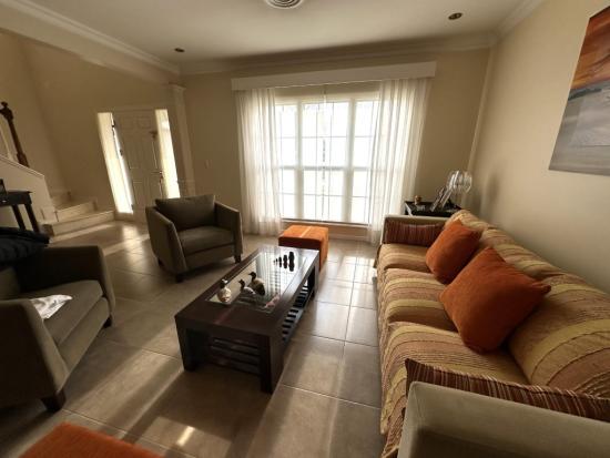 Hermosa casa en venta en el barrio la lomada de pilar