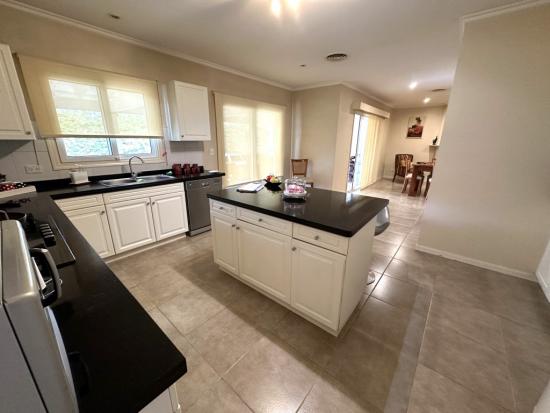 Hermosa casa en venta en el barrio la lomada de pilar