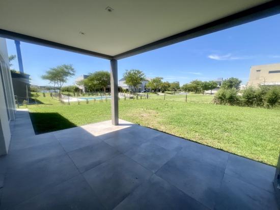 Moderna casa ubicada en Puertos del Lago - Vistas