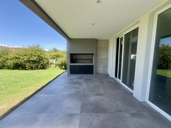 Moderna casa ubicada en Puertos del Lago - Vistas