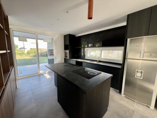 Moderna casa ubicada en Puertos del Lago - Vistas