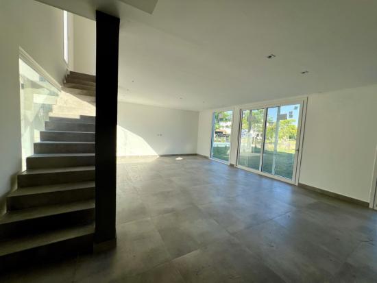 Moderna casa ubicada en Puertos del Lago - Vistas