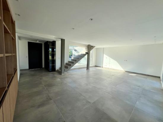 Moderna casa ubicada en Puertos del Lago - Vistas