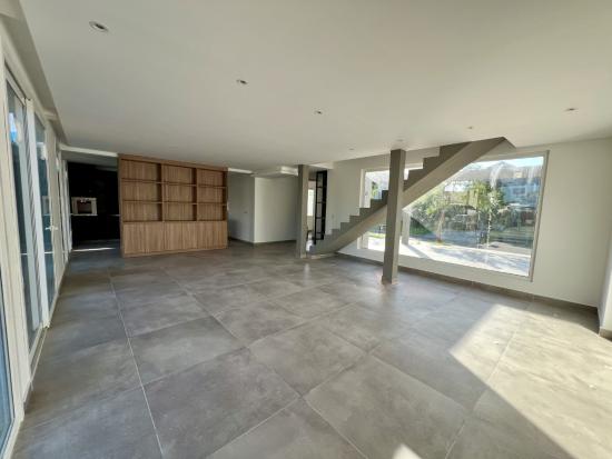 Moderna casa ubicada en Puertos del Lago - Vistas