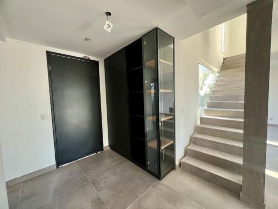 Moderna casa ubicada en Puertos del Lago - Vistas