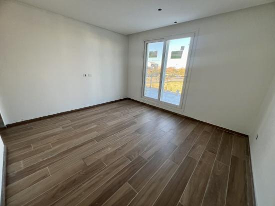 Moderna casa ubicada en Puertos del Lago - Vistas