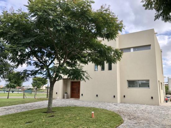 Venta de Casa dentro de Puertos del Lago - Vistas