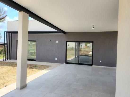 Casa en Venta, dentro del Barrio cerrado Pilar del Este - Santa Elena