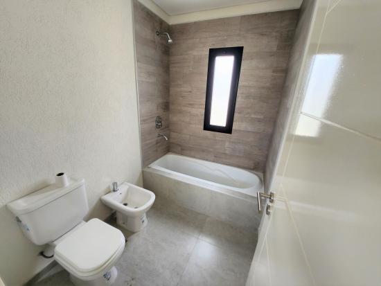 Casa en Venta, dentro del Barrio cerrado Pilar del Este - Santa Elena