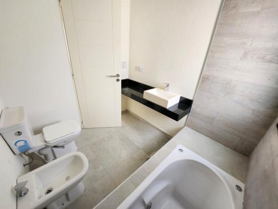 Casa en Venta, dentro del Barrio cerrado Pilar del Este - Santa Elena