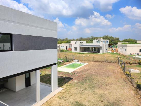 Casa en Venta, dentro del Barrio cerrado Pilar del Este - Santa Elena