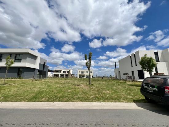 Lote de 606 m2 en Puertos del Lago - Riberas