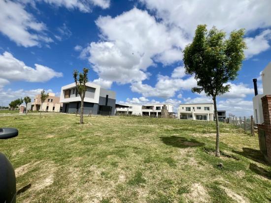 Lote de 606 m2 en Puertos del Lago - Riberas