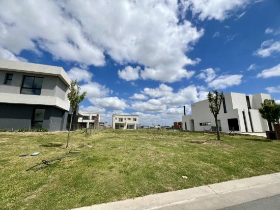 Lote de 606 m2 en Puertos del Lago - Riberas