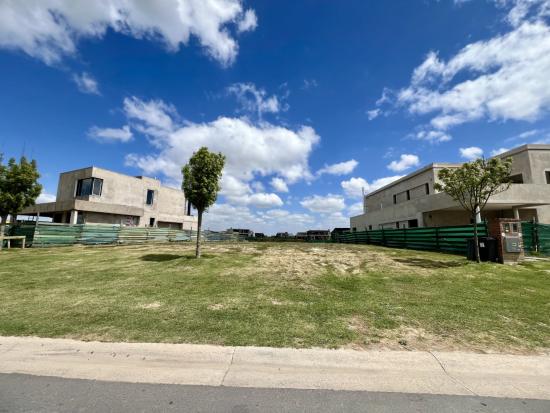 Lote a la Laguna en Puertos del Lago - Riberas