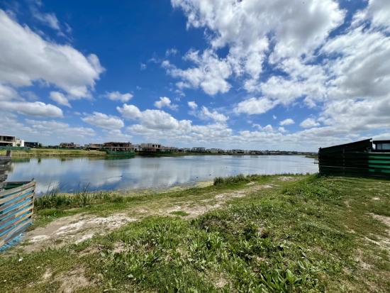 Lote a la Laguna en Puertos del Lago - Riberas