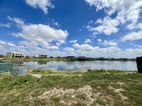 Lote a la Laguna en Puertos del Lago - Riberas