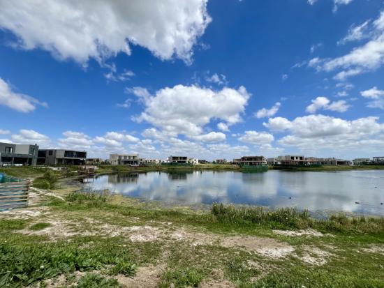 Lote a la Laguna en Puertos del Lago - Riberas