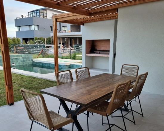 Moderna Casa en Puertos del Lago - Araucarias
