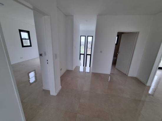 Moderna Casa en Puertos del Lago - Araucarias