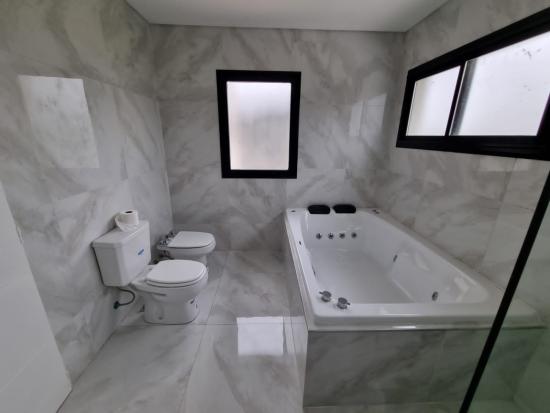 Moderna Casa en Puertos del Lago - Araucarias
