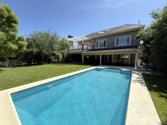 Hermosa casa en venta en La Masía, Pilar.