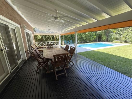 Hermosa casa en venta en La Masía, Pilar.