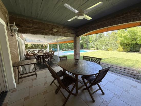 Hermosa casa en venta en La Masía, Pilar.