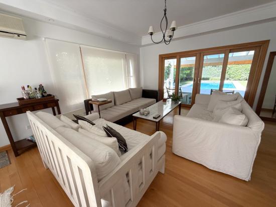Hermosa casa en venta en La Masía, Pilar.