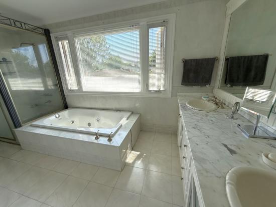 Hermosa casa en venta en La Masía, Pilar.