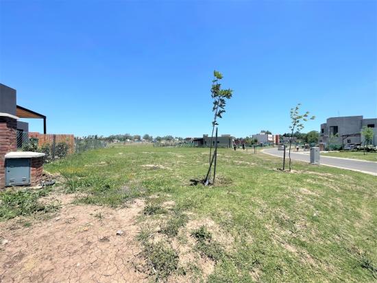Lote en Venta dentro de Pilar del Este - Santa Lucía