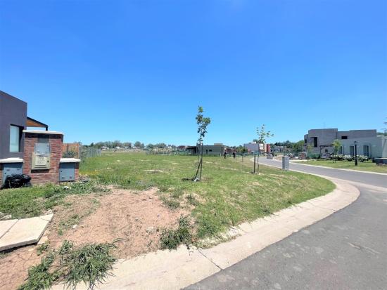 Lote en Venta dentro de Pilar del Este - Santa Lucía