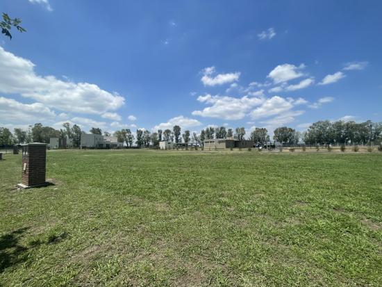 Lindo Lote dentro de Pilar del Este - Santa Lucía
