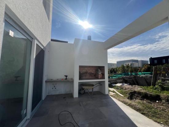 Casa en Venta - Barrio Puertos del Lago, Araucarias