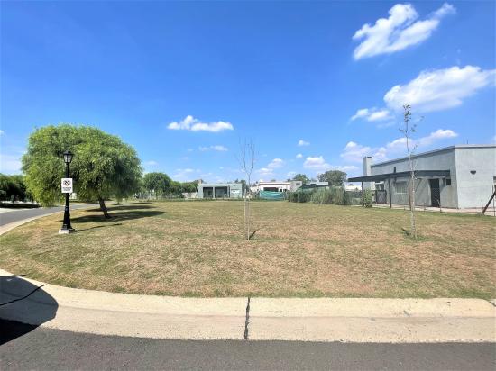 Lote en Venta, dentro del Barrio Cerrado Pilar del Este - San Ramiro