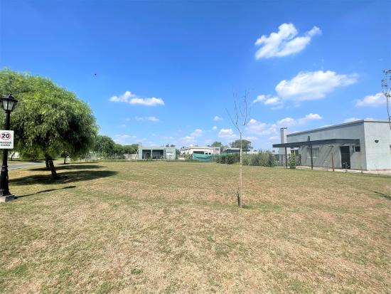 Lote en Venta, dentro del Barrio Cerrado Pilar del Este - San Ramiro