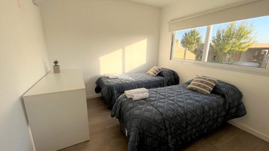 Alquiler de Casa, dentro del Barrio Pilar del Este - Santa Elena.