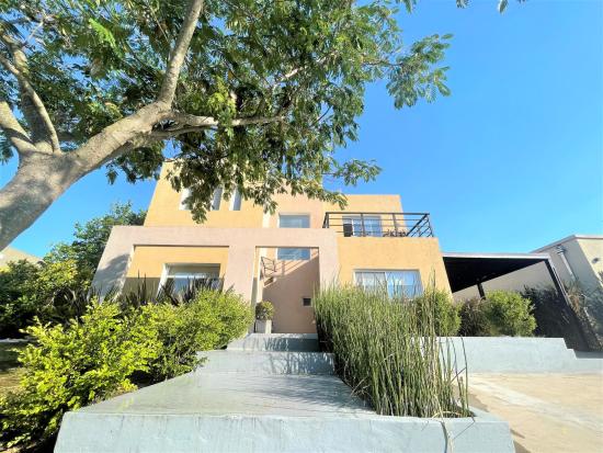 Venta con renta dentro de Pilar del Este - Santa Guadalupe