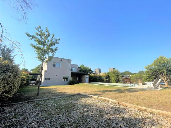 Venta con renta dentro de Pilar del Este - Santa Guadalupe