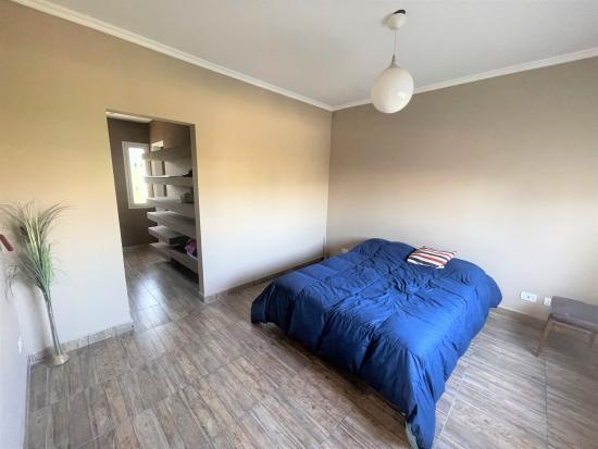 Venta con renta dentro de Pilar del Este - Santa Guadalupe