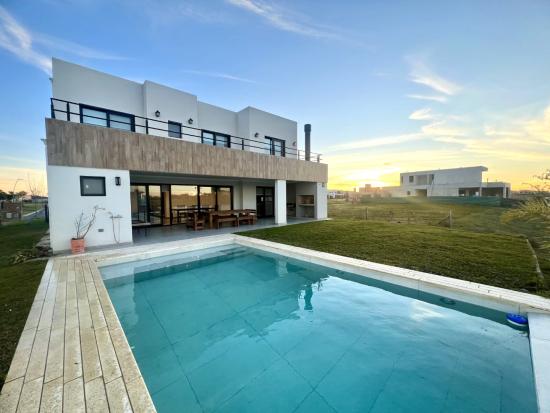  Funcional Casa en Puertos del Lago - Riberas