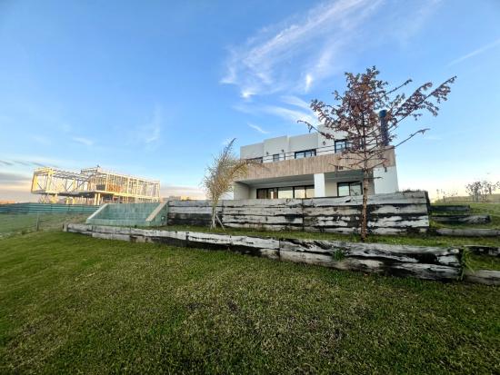  Funcional Casa en Puertos del Lago - Riberas