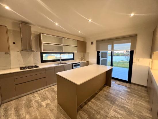  Funcional Casa en Puertos del Lago - Riberas