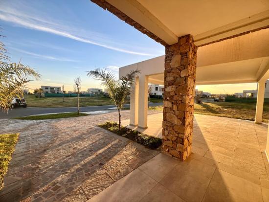  Funcional Casa en Puertos del Lago - Riberas