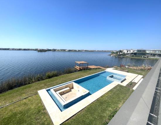Casa en venta - Puertos del Lago, Marinas