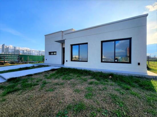 Hermosa casa en venta dentro del barrio San Sebastian - Área 9